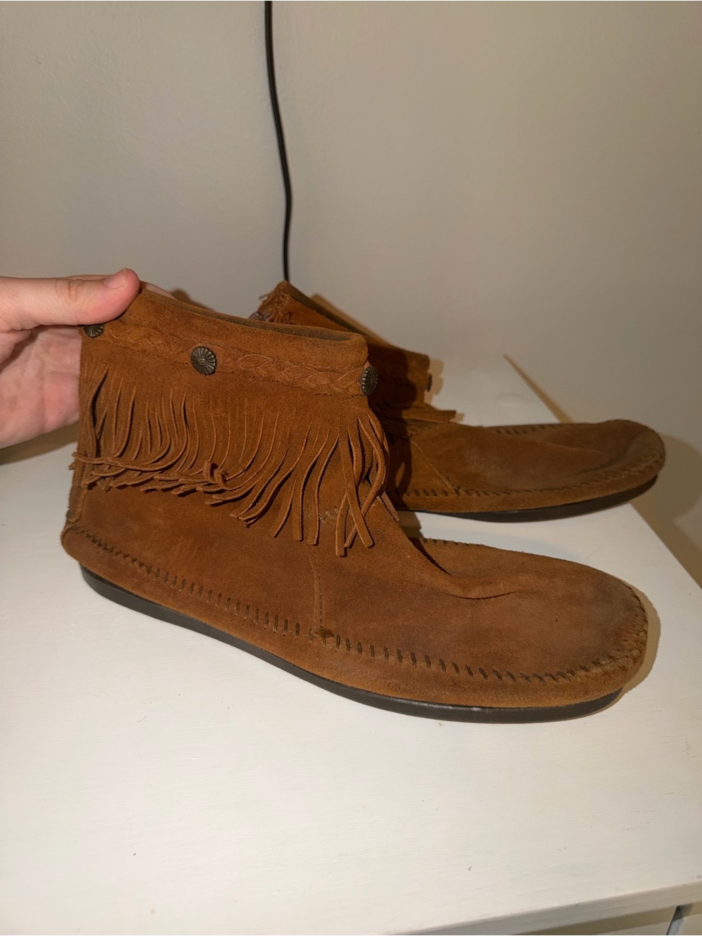 Minnetonka Women's Tan Suede Fringe Moccasins
